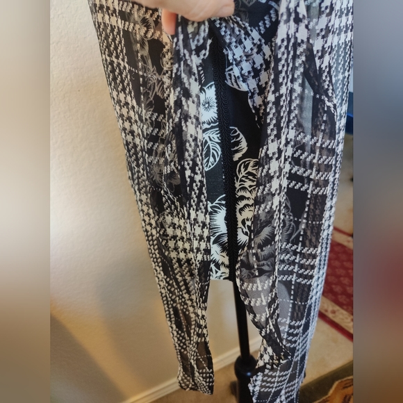 ASTR long sheer see thru B&W button down cardi blouse π€ (Med) π€ - Picture 11 of 12